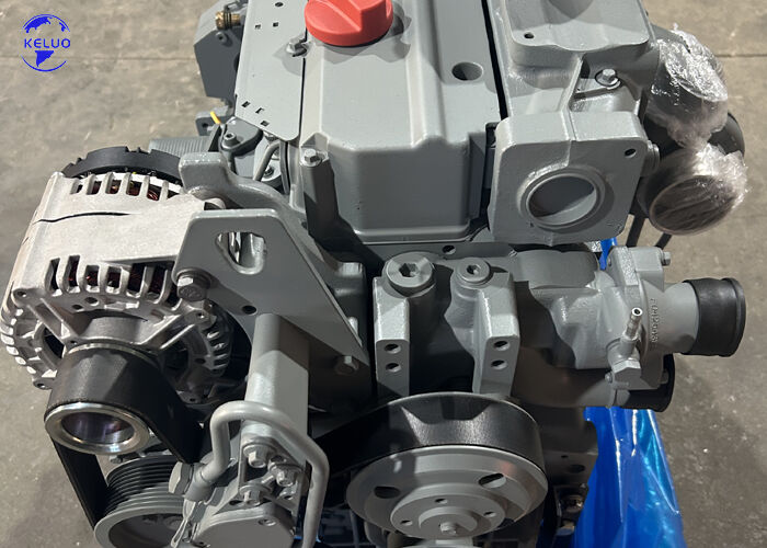 Mesin baru BF4M2012C / BF4M2012 98kW, 2100 rpm untuk gulung jalan bergetar.