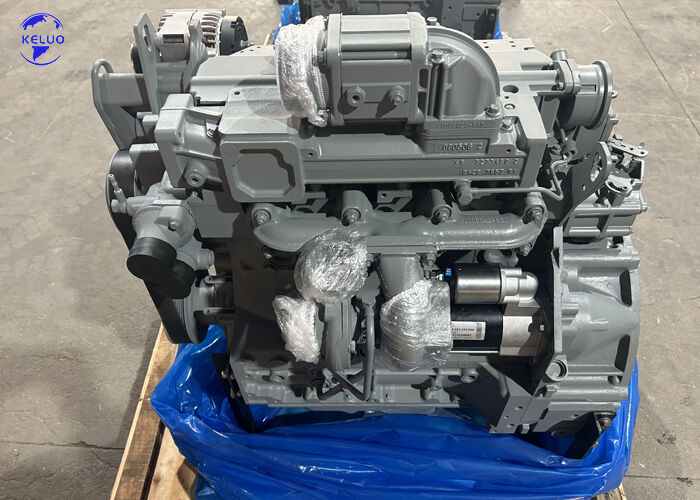 Mesin baru BF4M2012C / BF4M2012 98kW, 2100 rpm untuk gulung jalan bergetar.